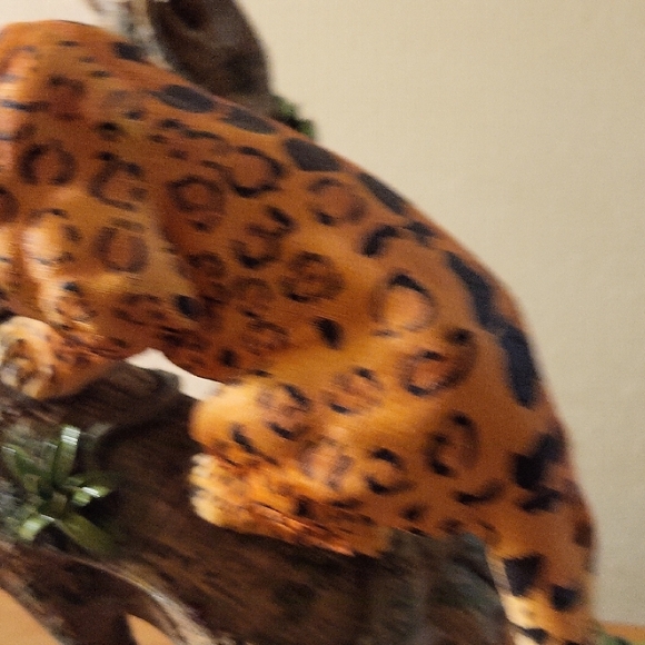 Danbury Mint Leopard Climbing Called Jungle Predator - Picture 5 of 16